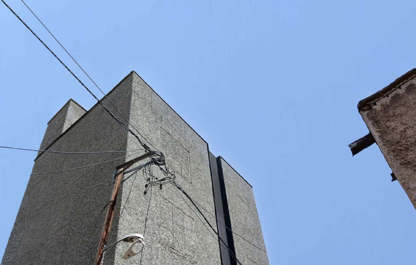 Sinak Apartment, image 2 of 6
